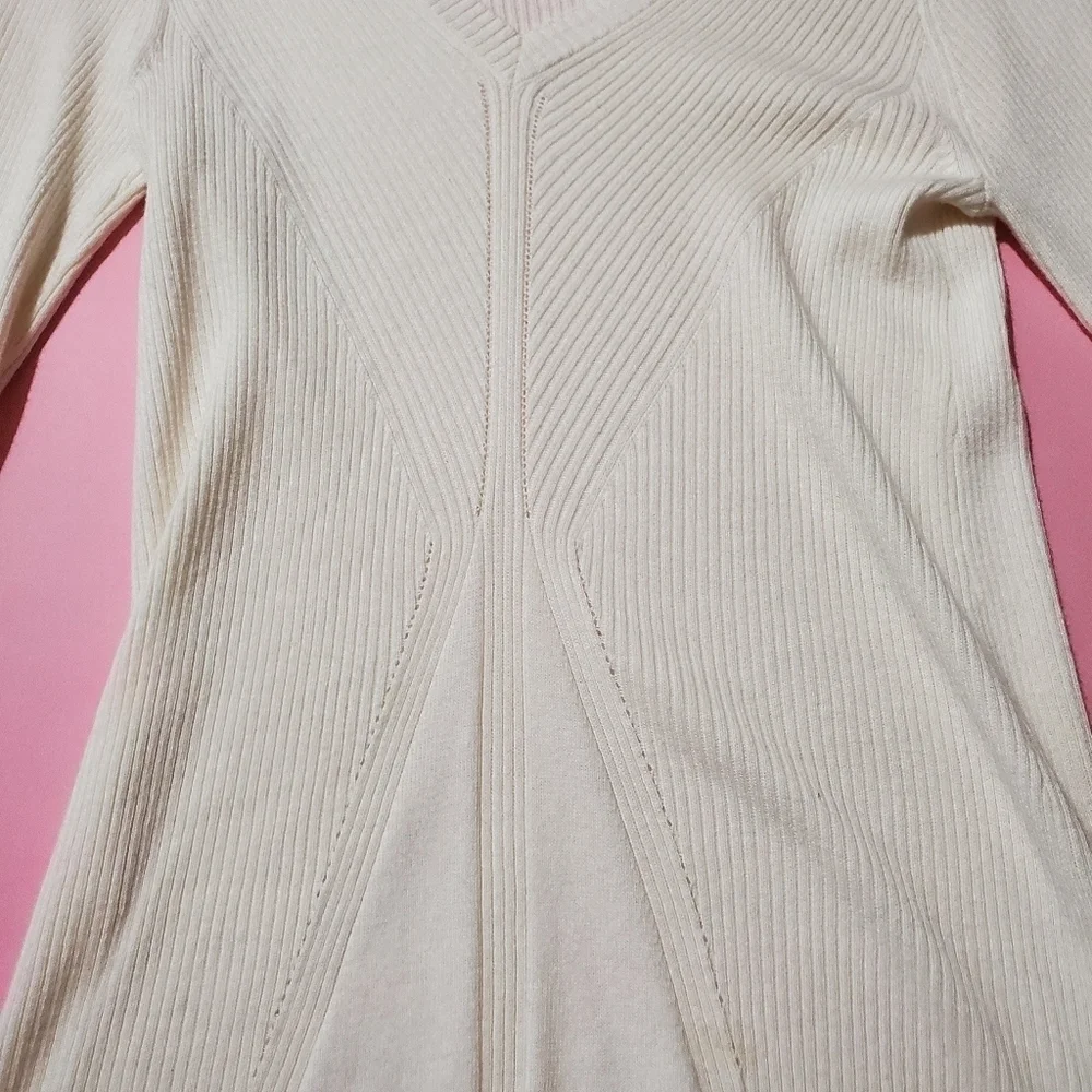 DKNY Jeans Off White Cream Ivory Knit V Neck Sweater - Picture 4 of 12